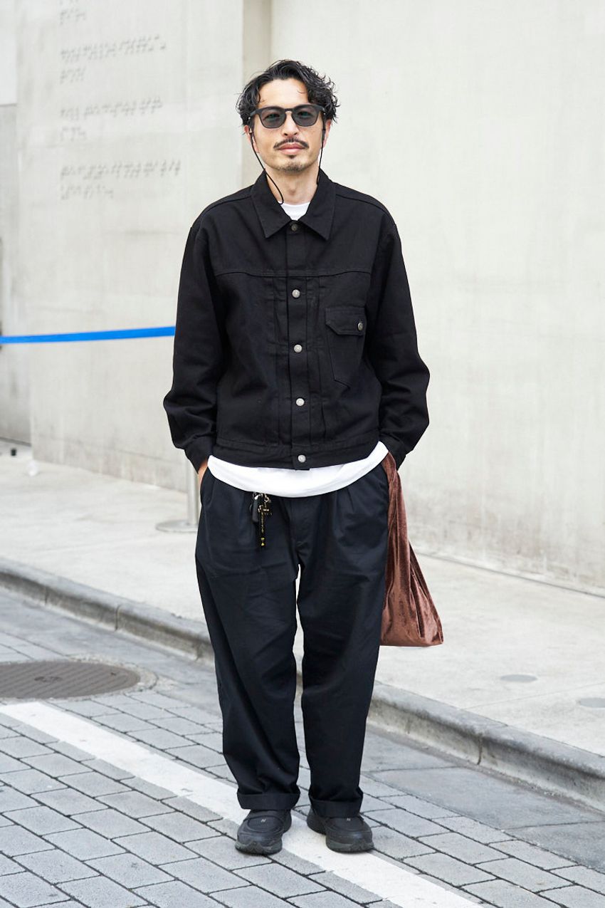 ニューバランス、ナイキetc.“オールブラック”のスニーカー、みんな何履いてる？街角で調査してみた - 1枚目の画像