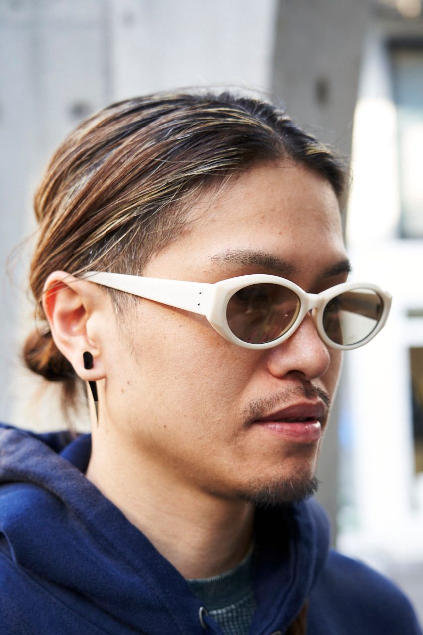 【春に活躍】街のパーカスタイル5選をスナップで。花冷え対策にも使える重ね着テクも解説 - 3枚目の画像