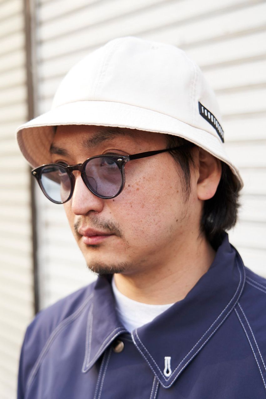 淡いカラーリングの服、どう取り入れるのが正解？ 模範解答を街角スナップで！ - 5枚目の画像
