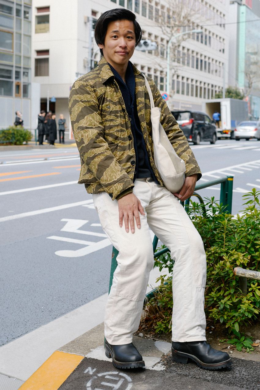 街で目を引く“白パン”集。大人に似合うパンツの合わせ方を5人のコーデ好例で解説 - 10枚目の画像