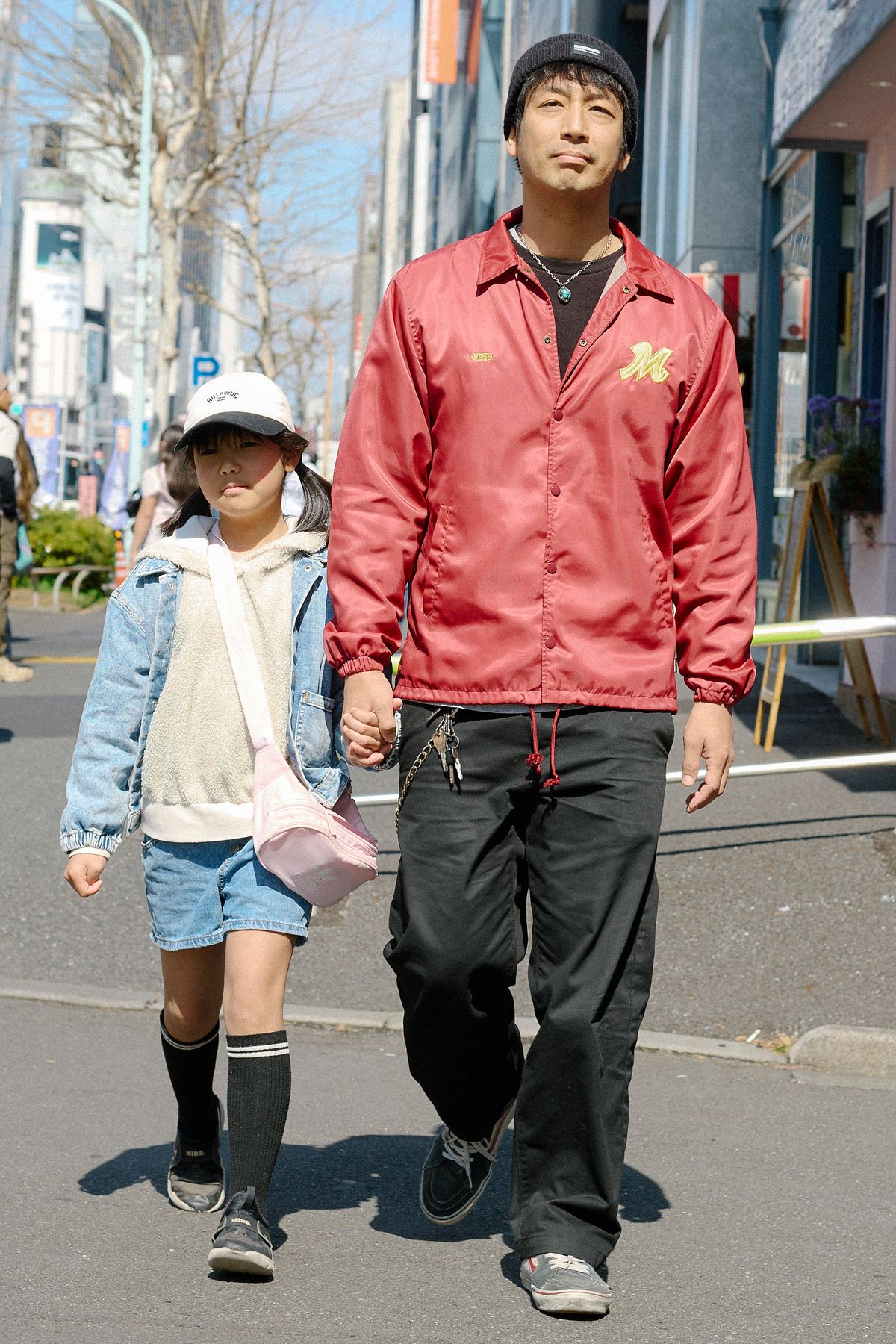 ジャケット、パンツ、アクセサリー＝すべて古着