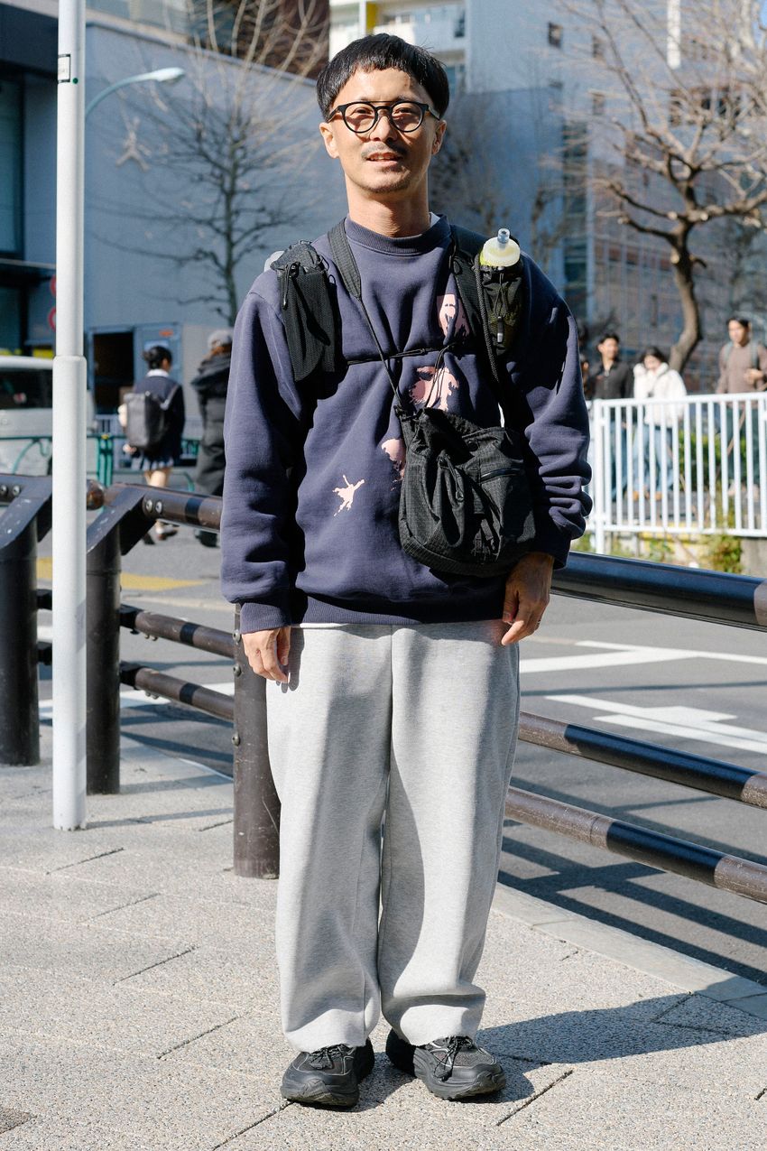 春にチェックすべきユニクロコーデ5選！スウェット、パンツ、メガネ…全方位で使えるその実力 - 5枚目の画像