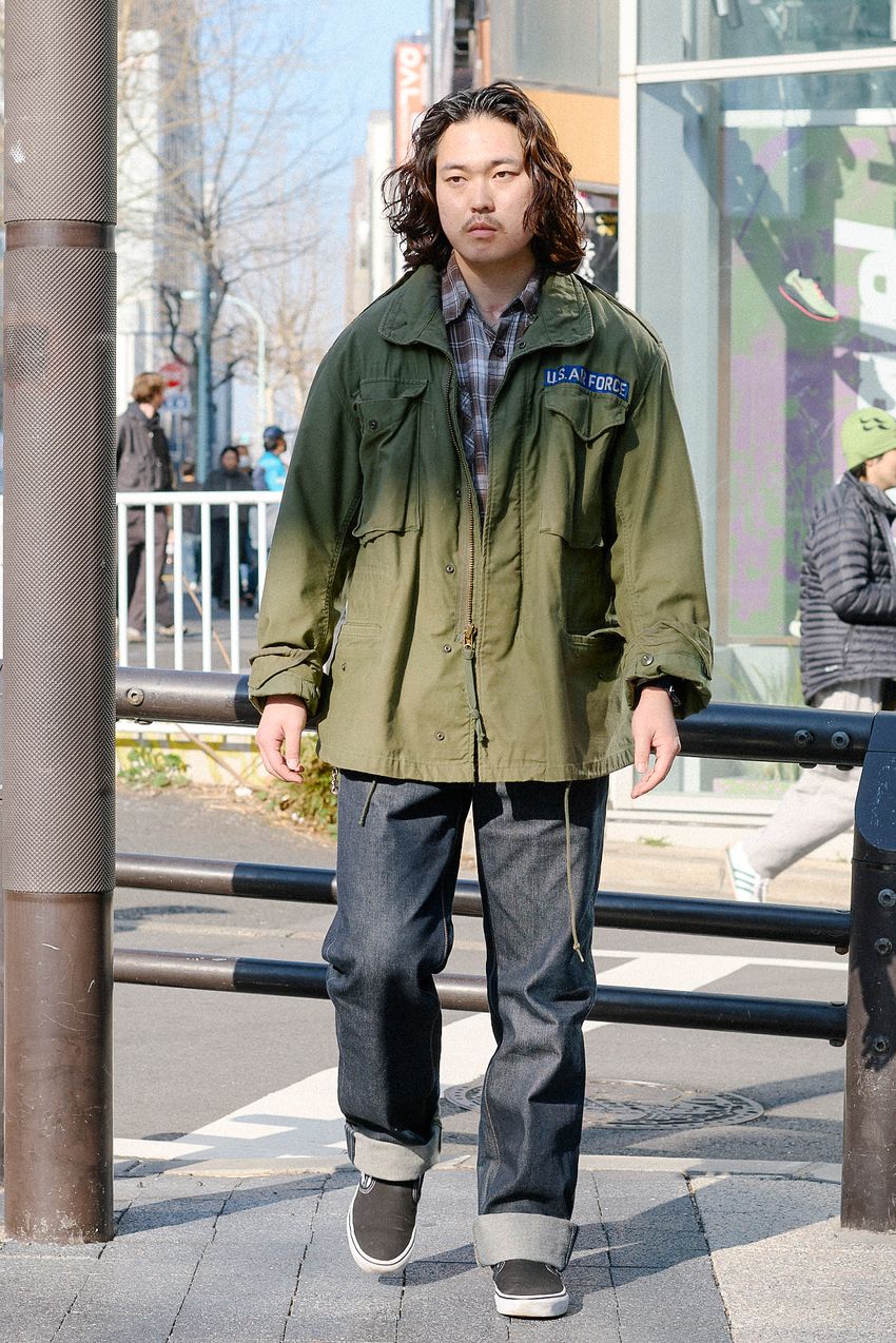 「カーキ」トレンドは春も継続！洒落者たちの着こなしを街角スナップで解説 - 5枚目の画像