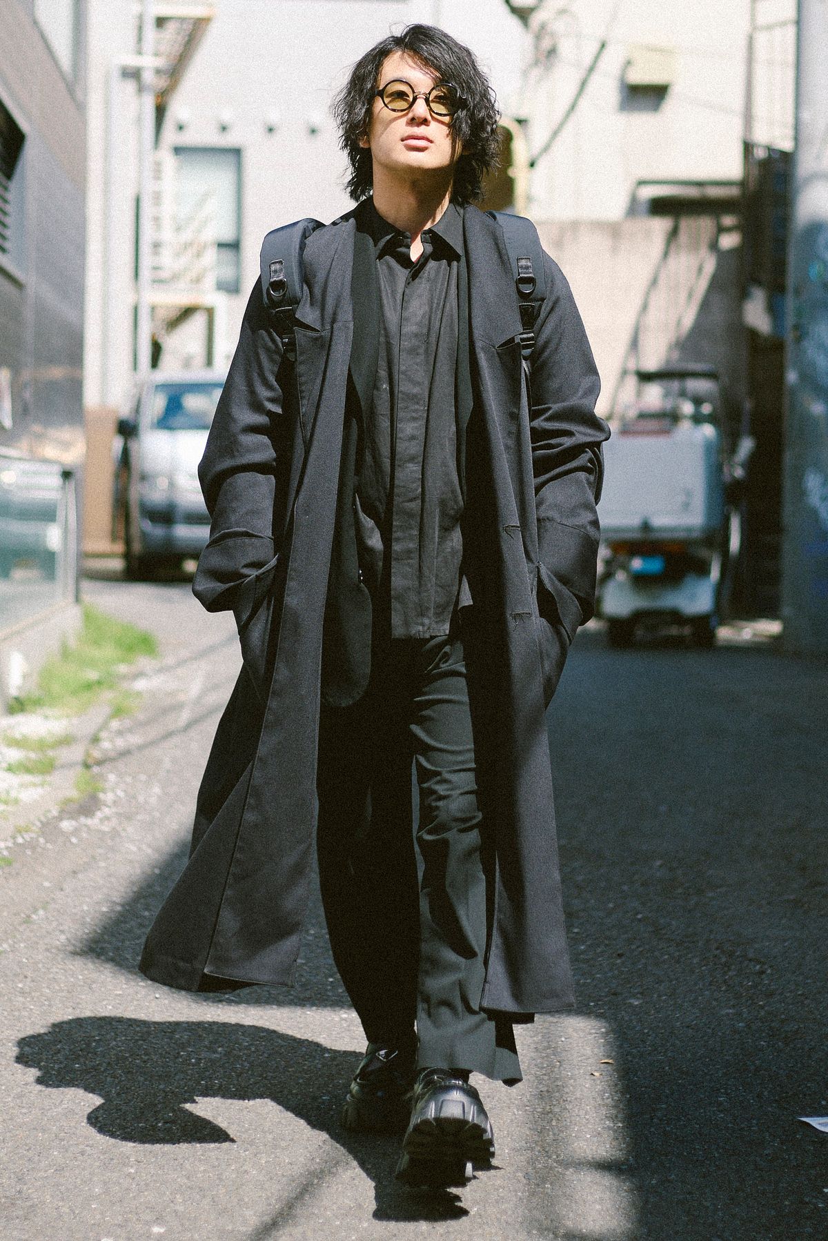 コート ユハ  ジャケット リミフゥ  シャツ エトセンス  パンツ ユニクロ  シューズ プラダ  眼鏡 不明  バッグ ポータークラシック  腕時計 アップル  リング トムウッド  リング2 スピネリキルコリン  リング3 アンチドートバイヤーズクラブ  リング4 ハンドメイド