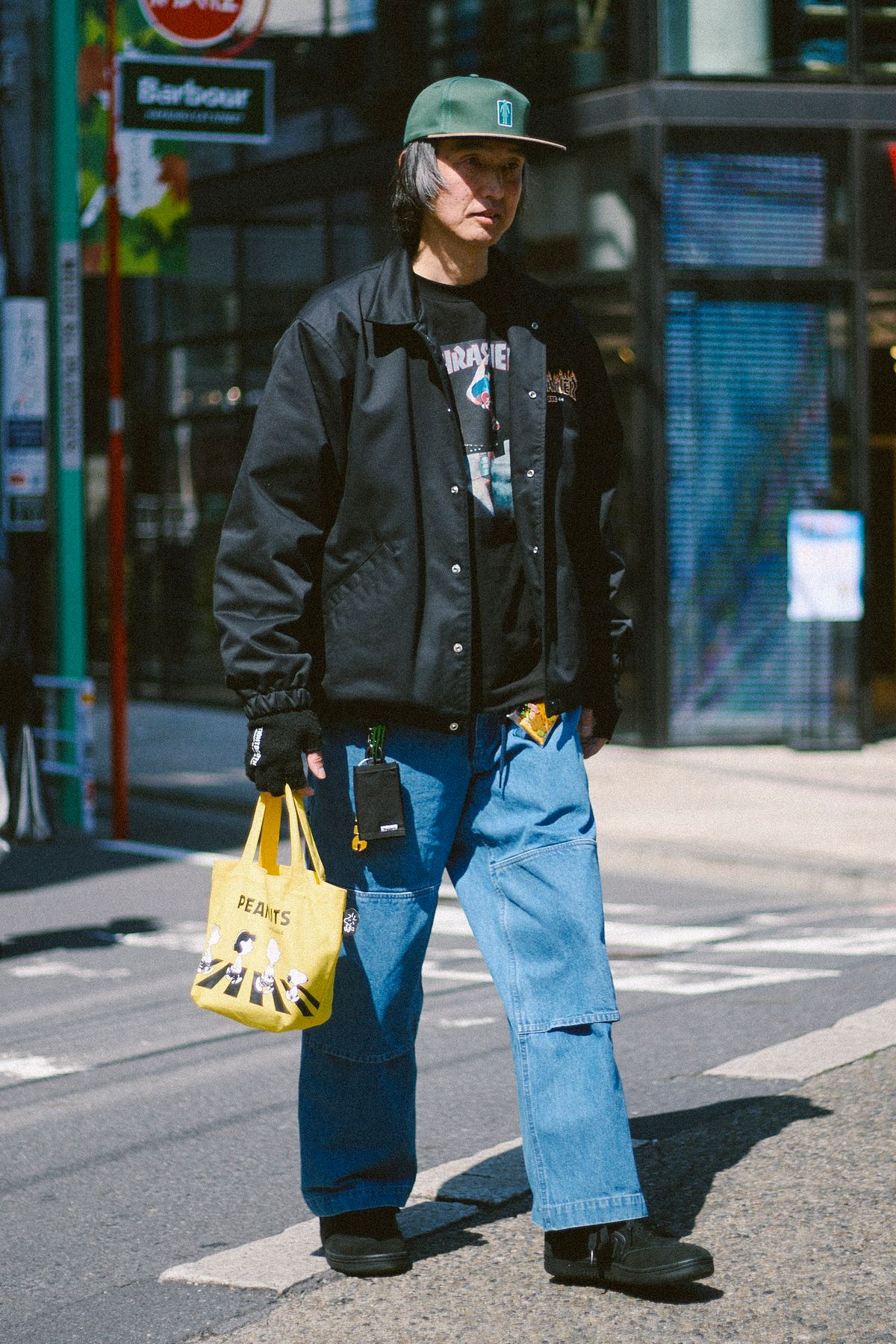 ジャケット、Tシャツ＝ともにエフティーシー×スラッシャー