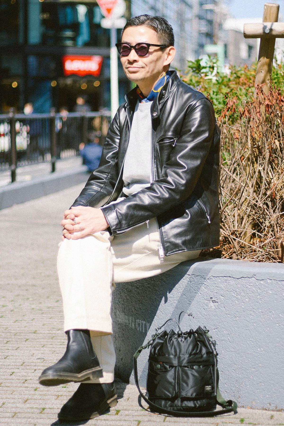 ジャケット ジェームスグロース  スウェット ユニクロ  パンツ ディッキーズ  シューズ ドクターマーチン  眼鏡 エーディーエスアール  バッグ ポーター  腕時計 ロレックス  ブレスレット エルメス  リング ホーセンブース