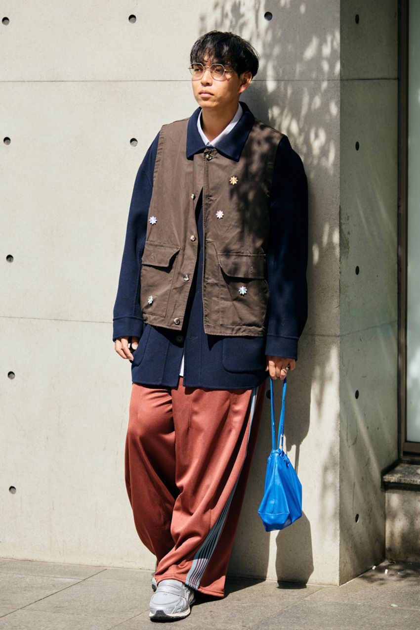 デニム、ジャケット、パンツetc.ユニクロの“1点使い”で洒落た街の大人たちをスナップ！ - 4枚目の画像