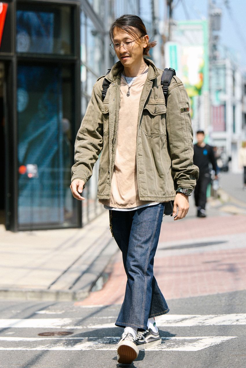 この春、街では「オリーブ」が大躍進！ カーキ色を味方につけた洒落者5人をパパラッチ - 2枚目の画像