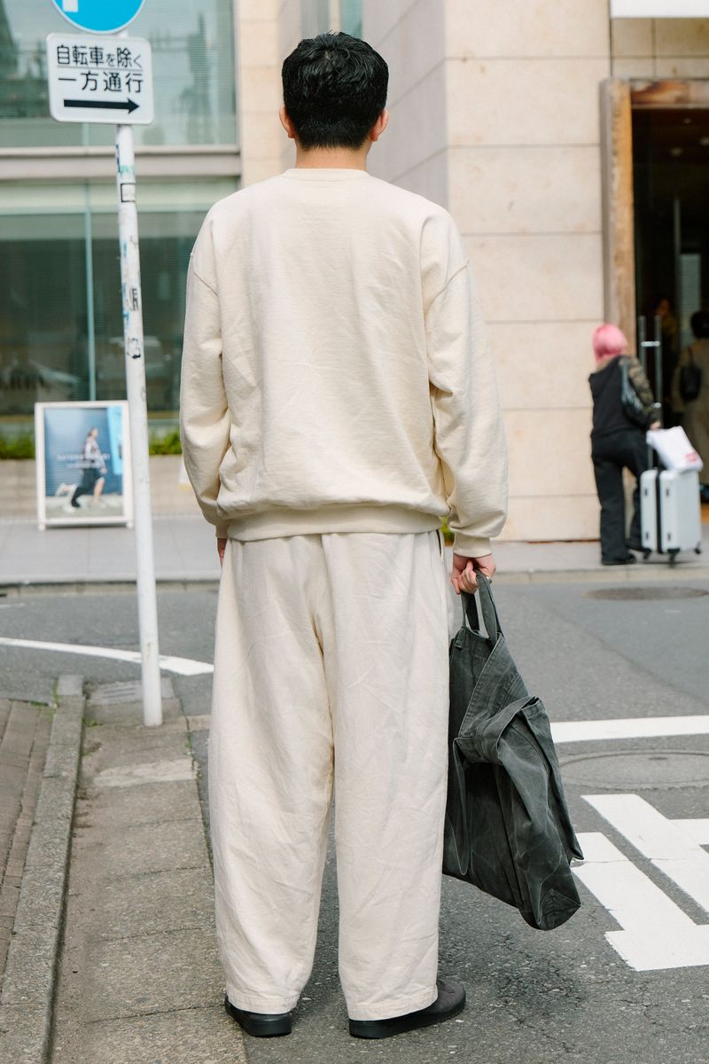グラフペーパーのスウェットコーディネート | 260404-0926-14 川原成道 4枚目の写真