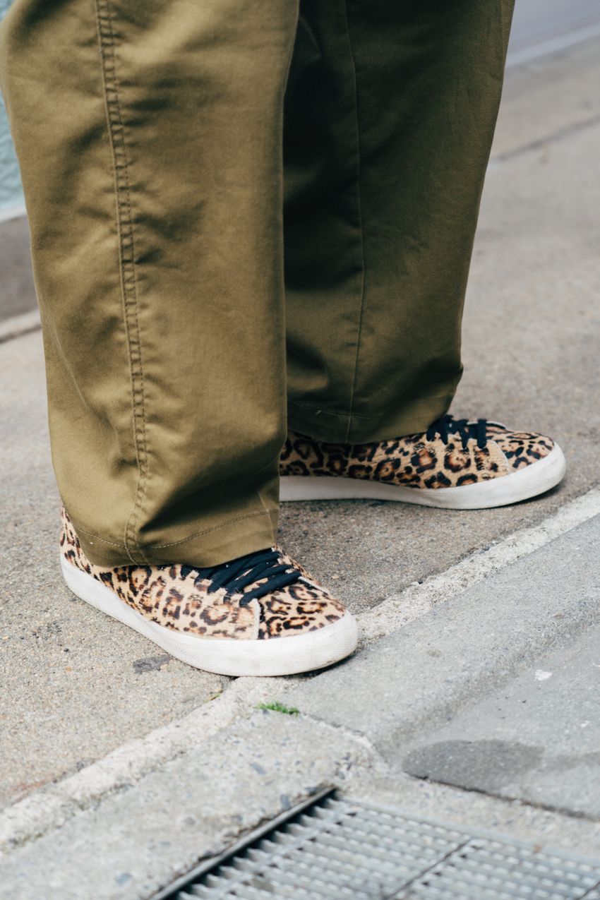 【30〜50代】春の「ディッキーズ」コーデ5選！足元の共通点は“ローテクスニーカー”だった - 2枚目の画像