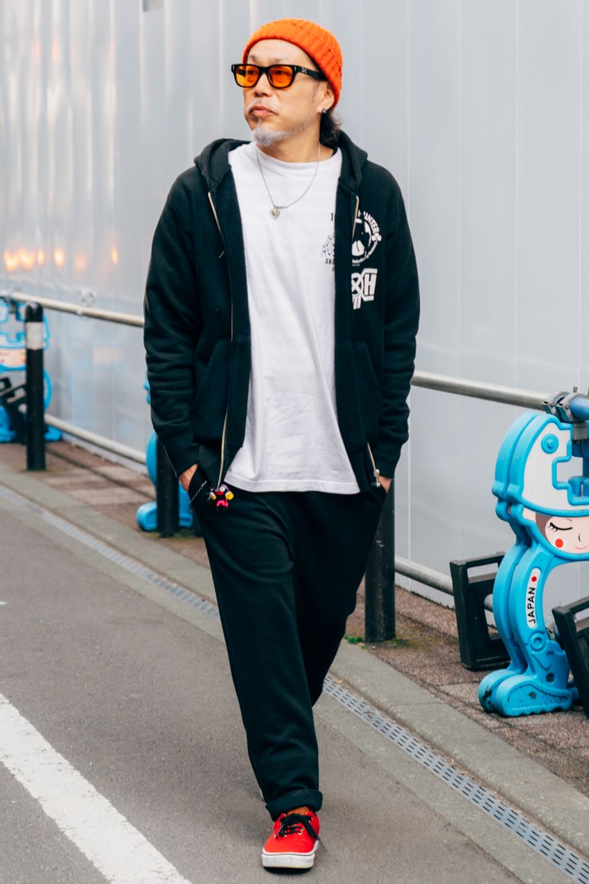 【30〜50代】春の「ディッキーズ」コーデ5選！足元の共通点は“ローテクスニーカー”だった - 8枚目の画像