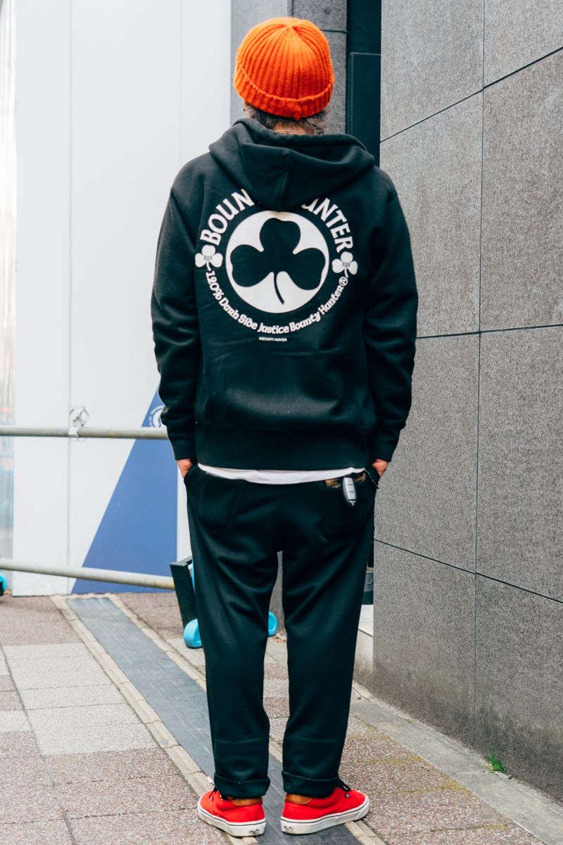 バウンティーハンターのパーカコーディネート | 260405-1154-14 萩原 努 5枚目の写真