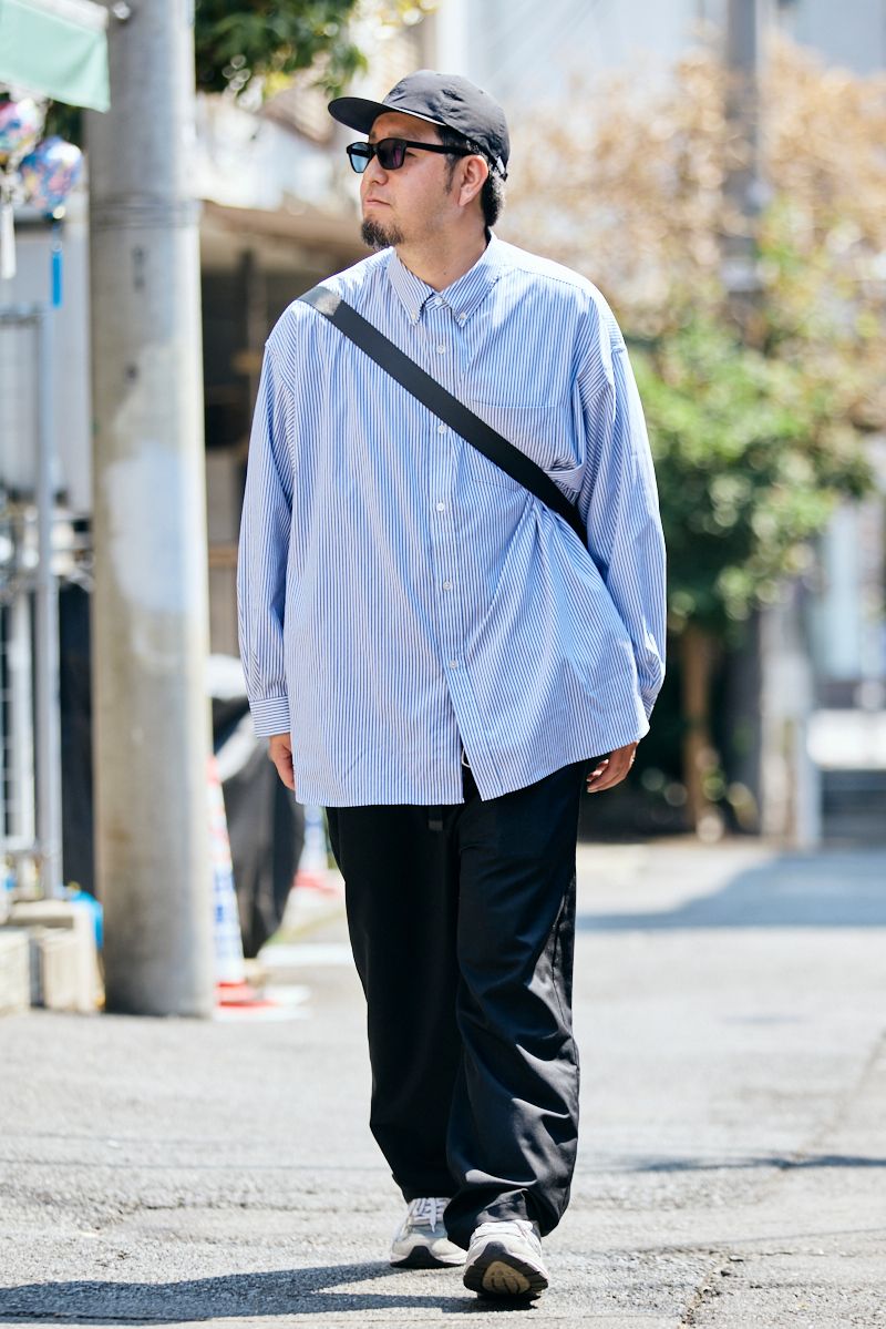 シャツ＝フレッシュサービス