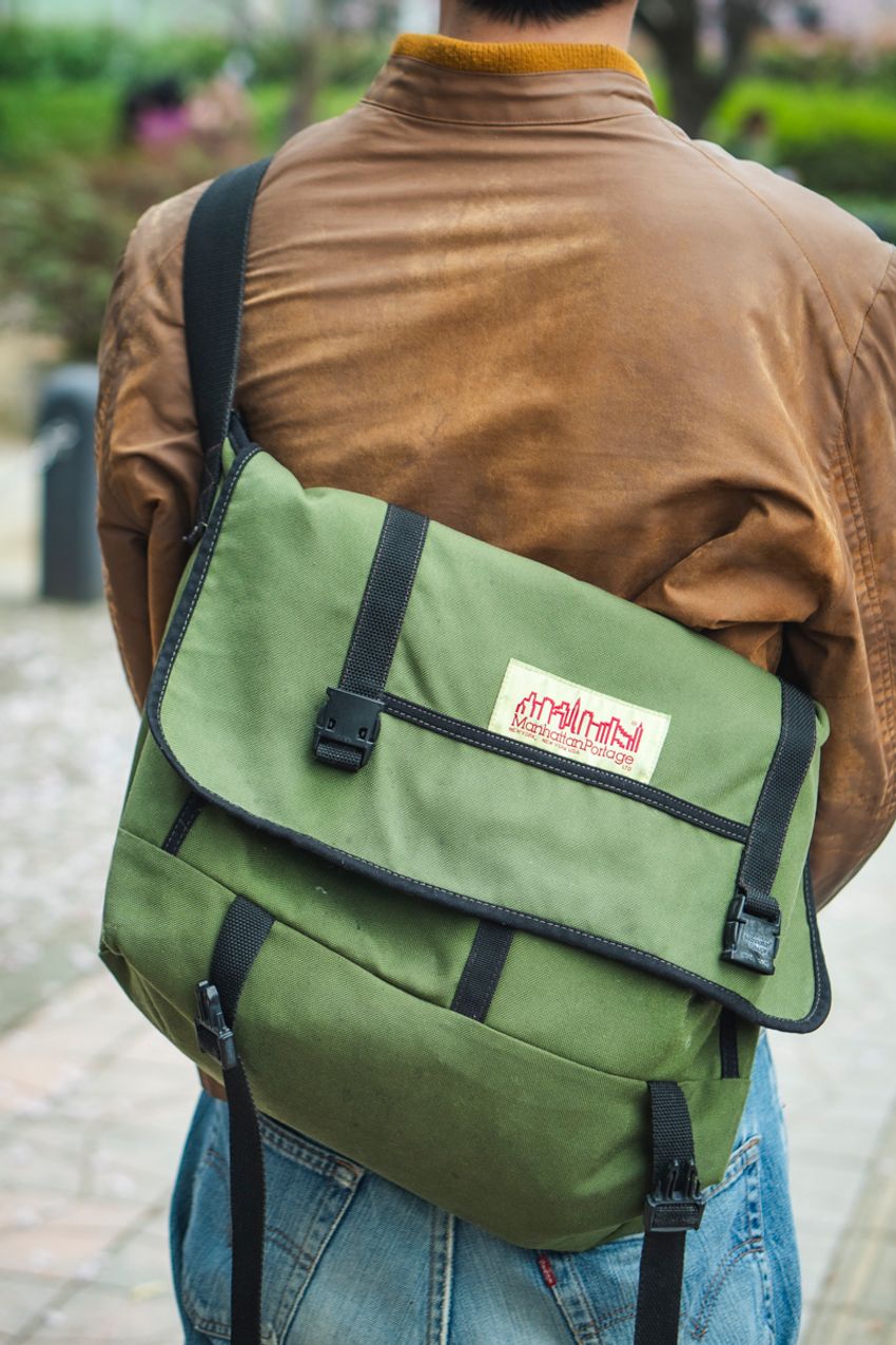 色落ちデニムには“ブラウンのトップス”が好相性！渋みが増す大人のコーディネイト5選 - 3枚目の画像
