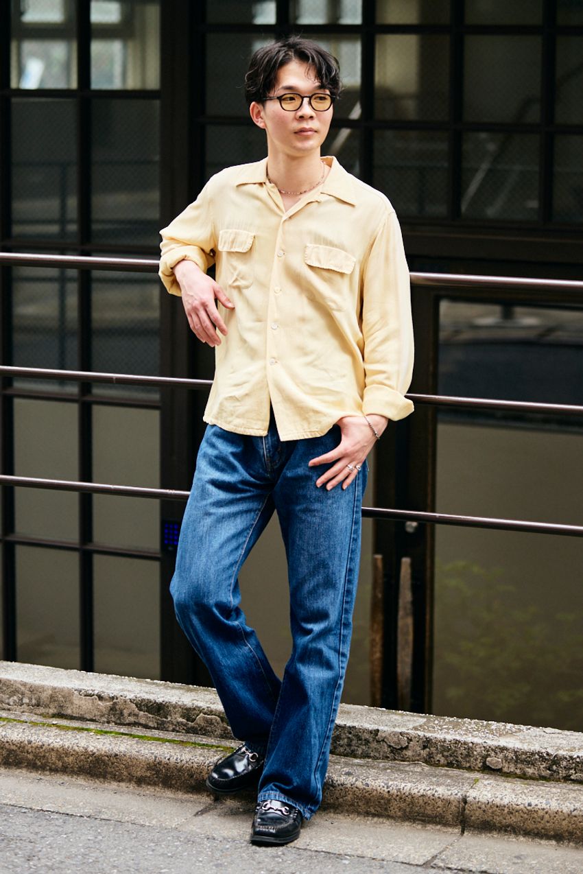 春の王道“シャツ＆デニム”で魅せた5名の大人たち。無地or柄、着こなし好例をスナップで - 2枚目の画像