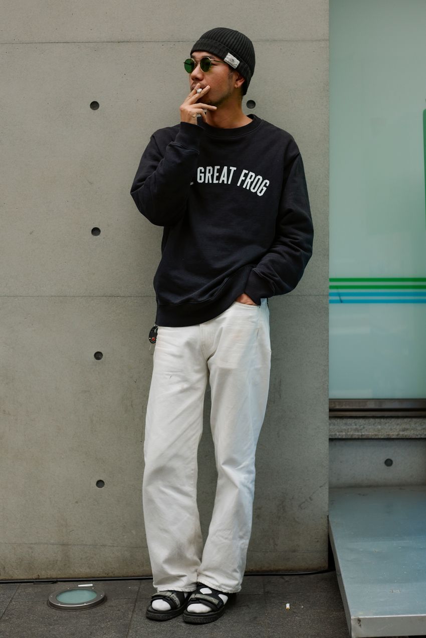 「モノトーンコーデ」上級者を春の街角で選抜！“白＆黒”だけで軽やかに装った5名の好例 - 5枚目の画像