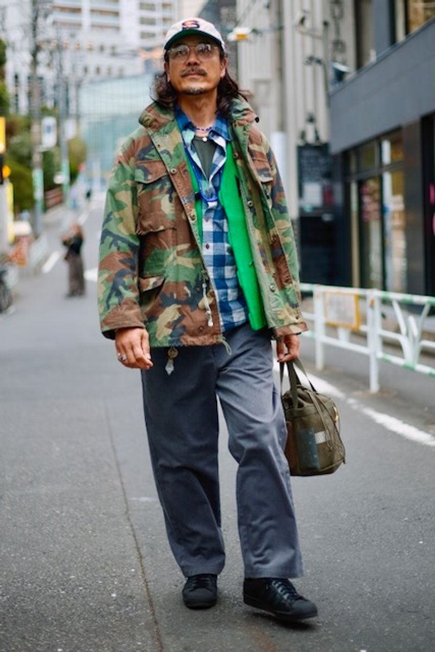 【30〜50代】春の「ディッキーズ」コーデ5選！足元の共通点は“ローテクスニーカー”だった - 10枚目の画像