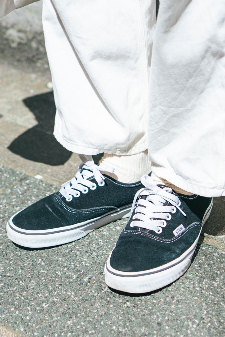 春の王道“シャツ＆デニム”で魅せた5名の大人たち。無地or柄、着こなし好例をスナップで - 9枚目の画像