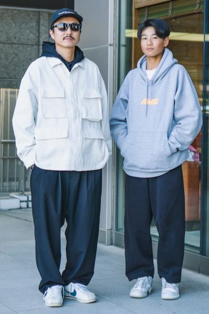 ジャケット、パーカ、パンツ、帽子＝すべてクーティープロダクションズ