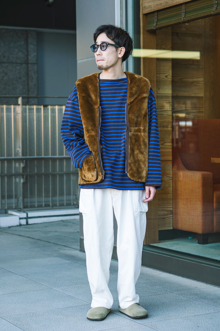 街で目を引く“白パン”集。大人に似合うパンツの合わせ方を5人のコーデ好例で解説 - 12枚目の画像