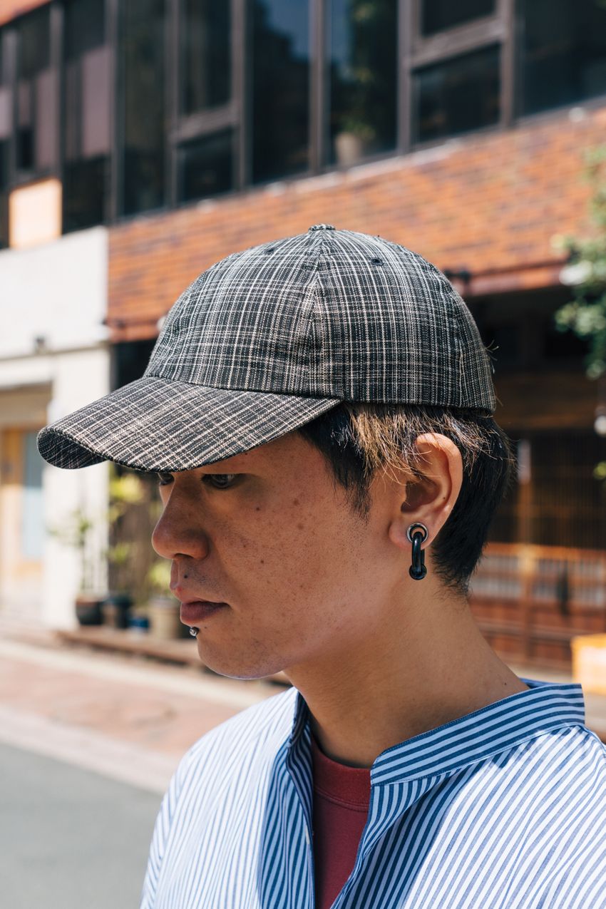 シャツは羽織るか、バンドカラーか。街角スナップに見る「シャツの着こなし」2大潮流を分析！ - 9枚目の画像