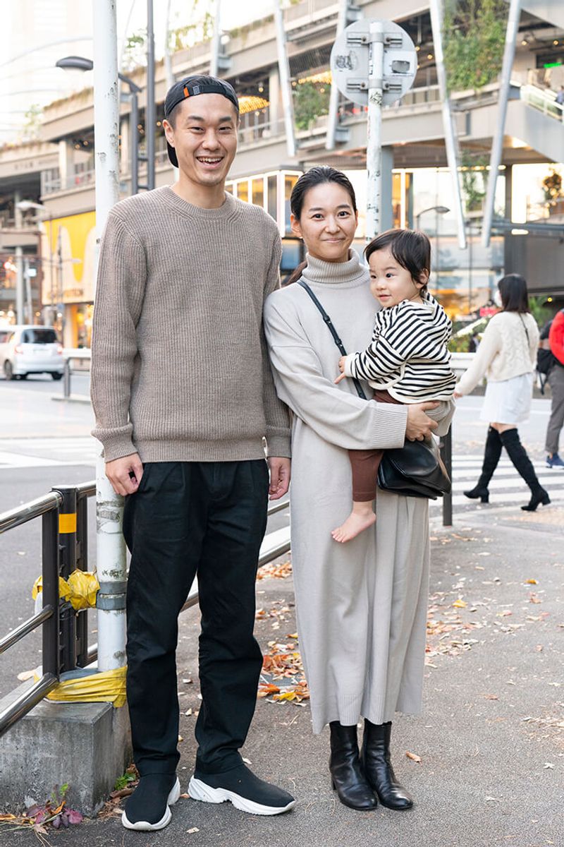 サラッと家族で同系色。これは真似したいリンクコーデ 関賢人