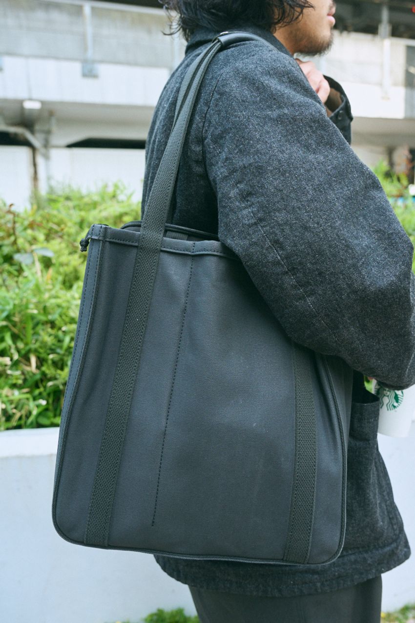 春の“オールブラックコーデ”、「こうすれば上手くいく」と示す好例を街角スナップで！ - 3枚目の画像