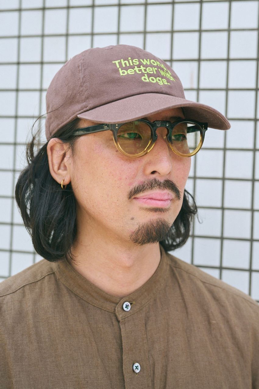 シャツは羽織るか、バンドカラーか。街角スナップに見る「シャツの着こなし」2大潮流を分析！ - 11枚目の画像