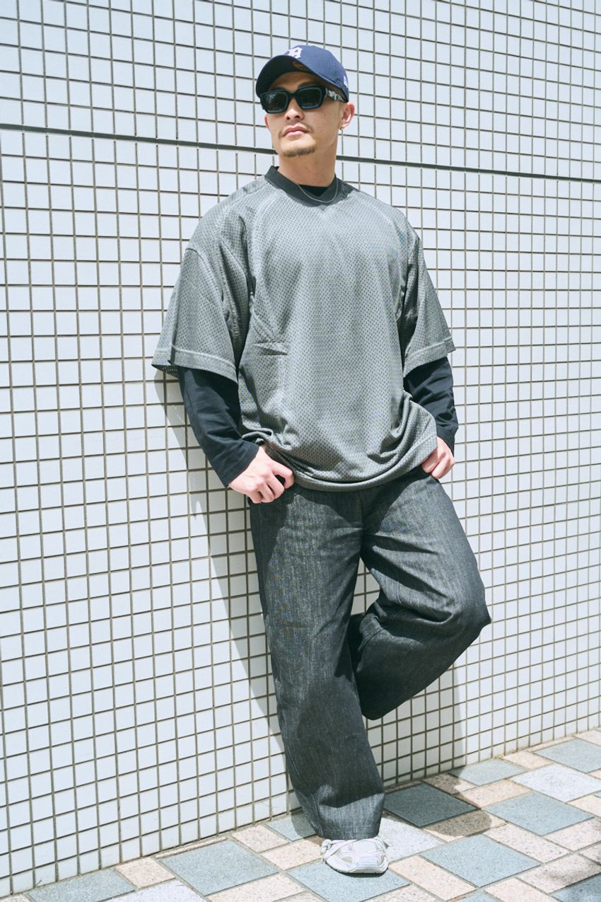 春ならでは！“巧みなレイヤード術”をスナップで。長袖×半袖の鉄板コンビ、ベスト使いの達人etc. - 4枚目の画像