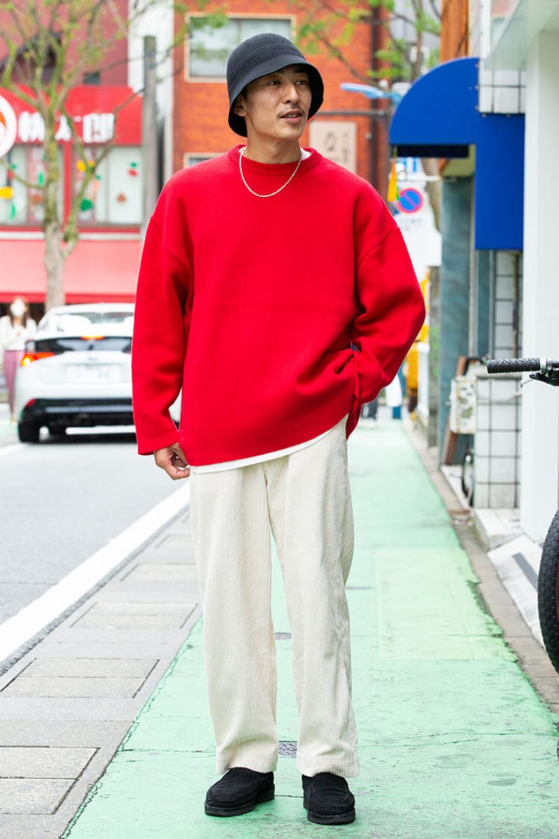 赤×白で、秋冬コーデも鮮やかに 権藤翔平