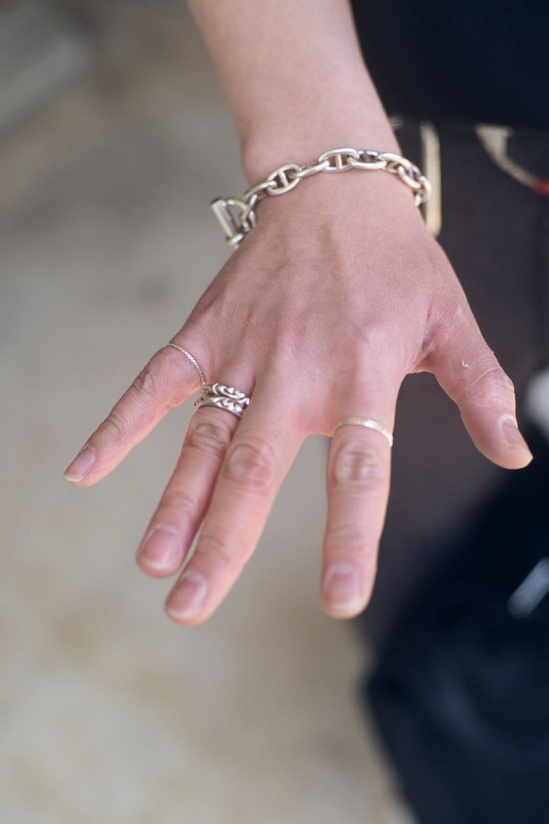 タカヒロミヤシタザソロイスト．のTシャツコーディネート | 260421-1605-51 アキモト 9枚目の写真