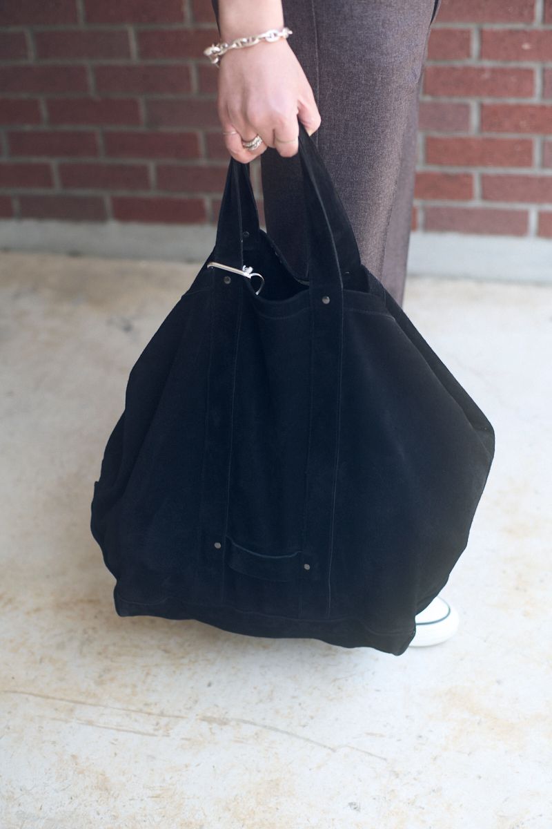 タカヒロミヤシタザソロイスト．のTシャツコーディネート | 260421-1605-51 アキモト 8枚目の写真