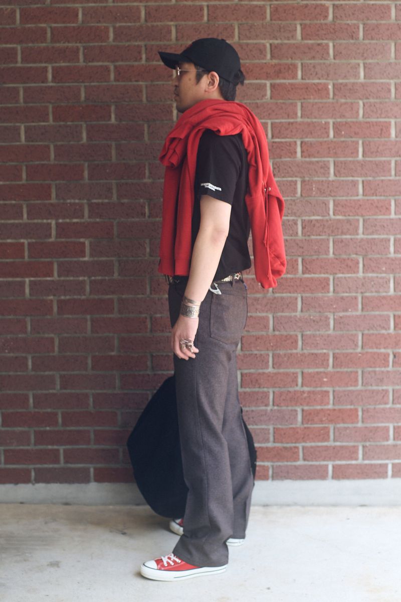 タカヒロミヤシタザソロイスト．のTシャツコーディネート | 260421-1605-51 アキモト 3枚目の写真