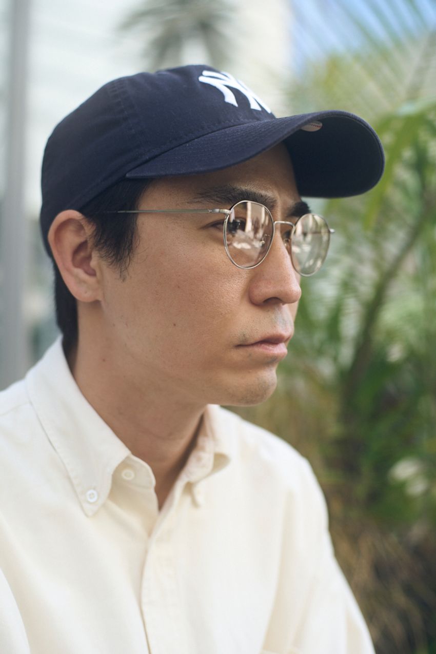 白シャツの“休日カジュアル”な着こなしを街角調査！ 洒落者たちのリアルコーデ5選 - 5枚目の画像