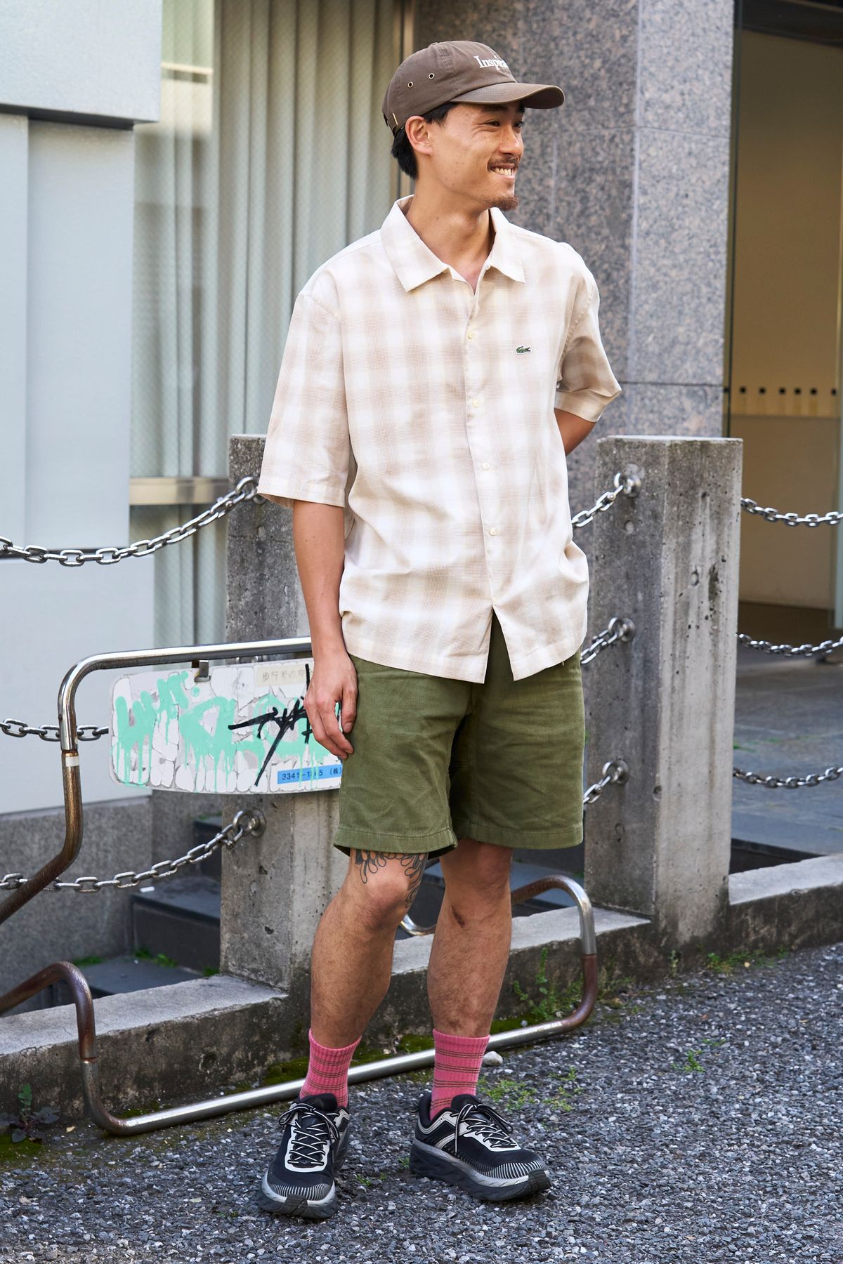 シャツ ラコステ  パンツ グラミチ  シューズ ホカ  帽子 ペールタウン  靴下 サンデーズベスト