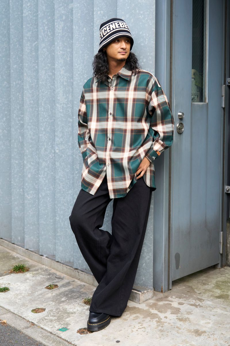 エネベイクのシャツコーディネート | 260422-1002-17 T-RAW 4枚目の写真