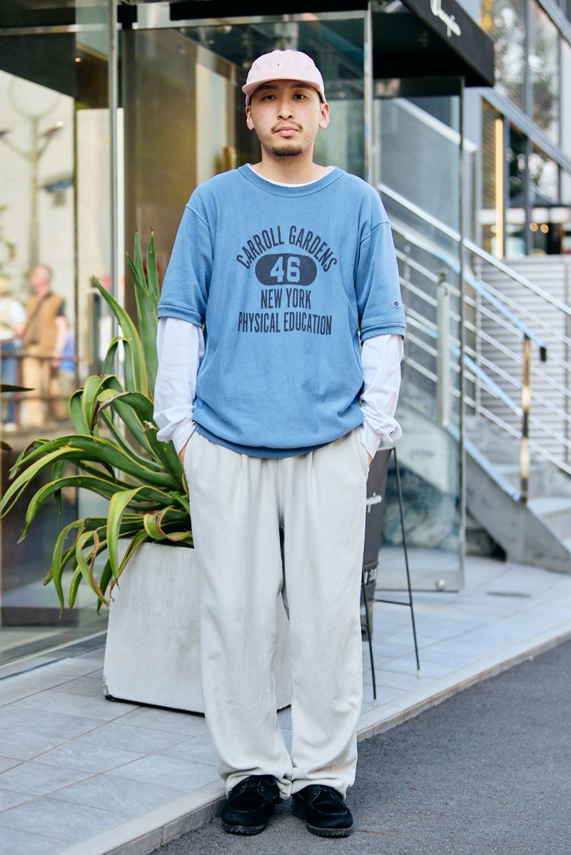 スウェット、Tシャツ、パンツ＝すべてチャンピオン