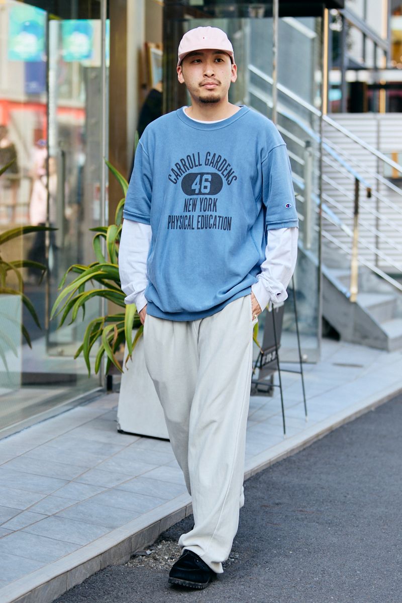 スウェット、Tシャツ、パンツ＝すべてチャンピオン