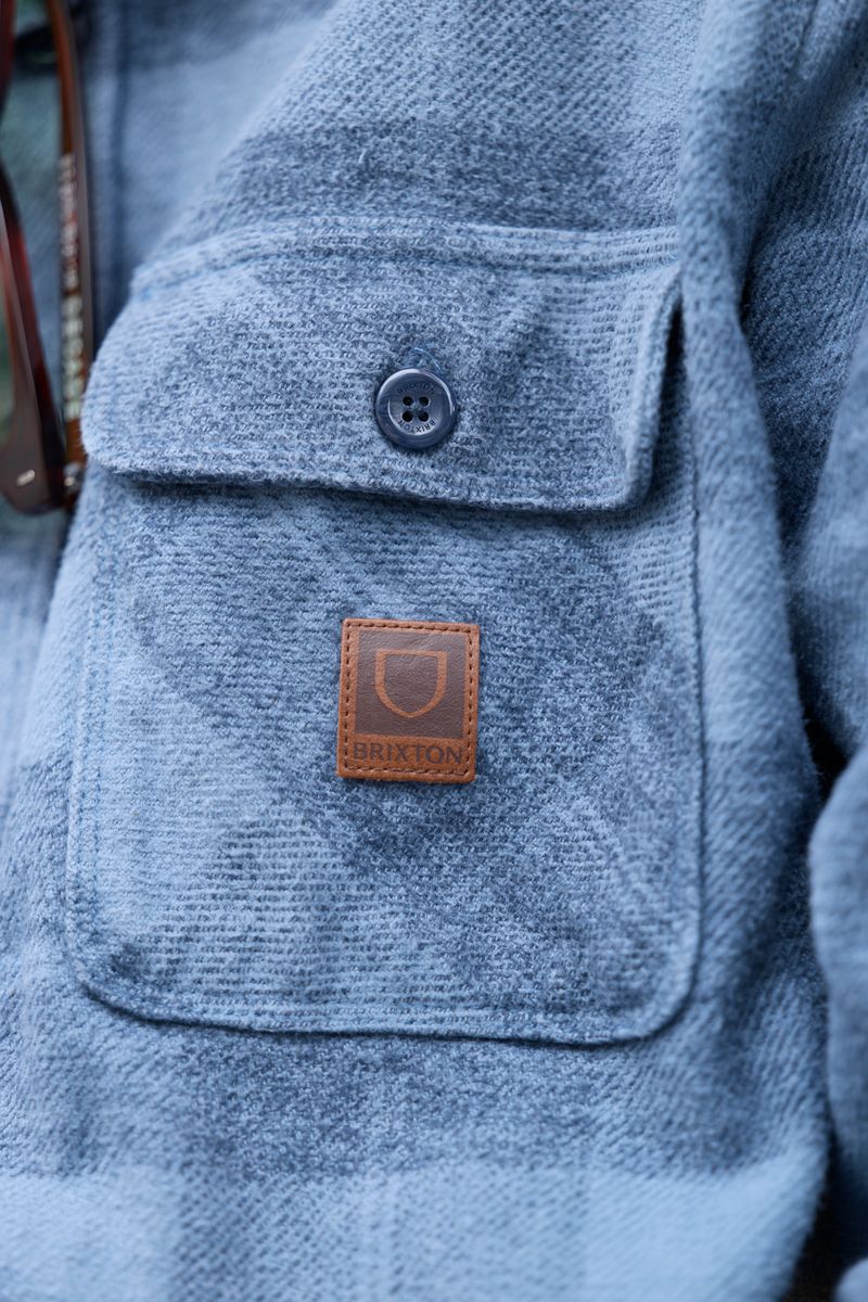 ブリクストンのシャツコーディネート | 260427-1138-01 うらべしんせい 6枚目の写真