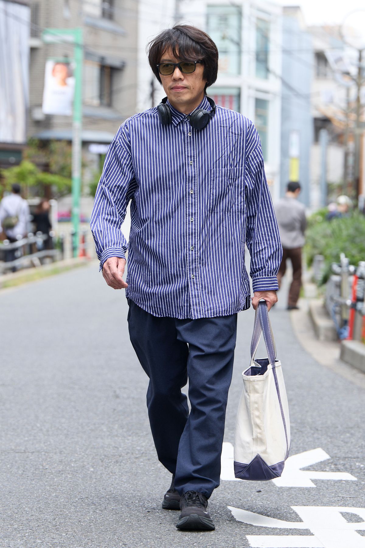 シャツ メゾンスペシャル  パンツ グラミチ  シューズ ホカ  眼鏡 レイバン  バッグ エルエルビーン  リング ワイレア