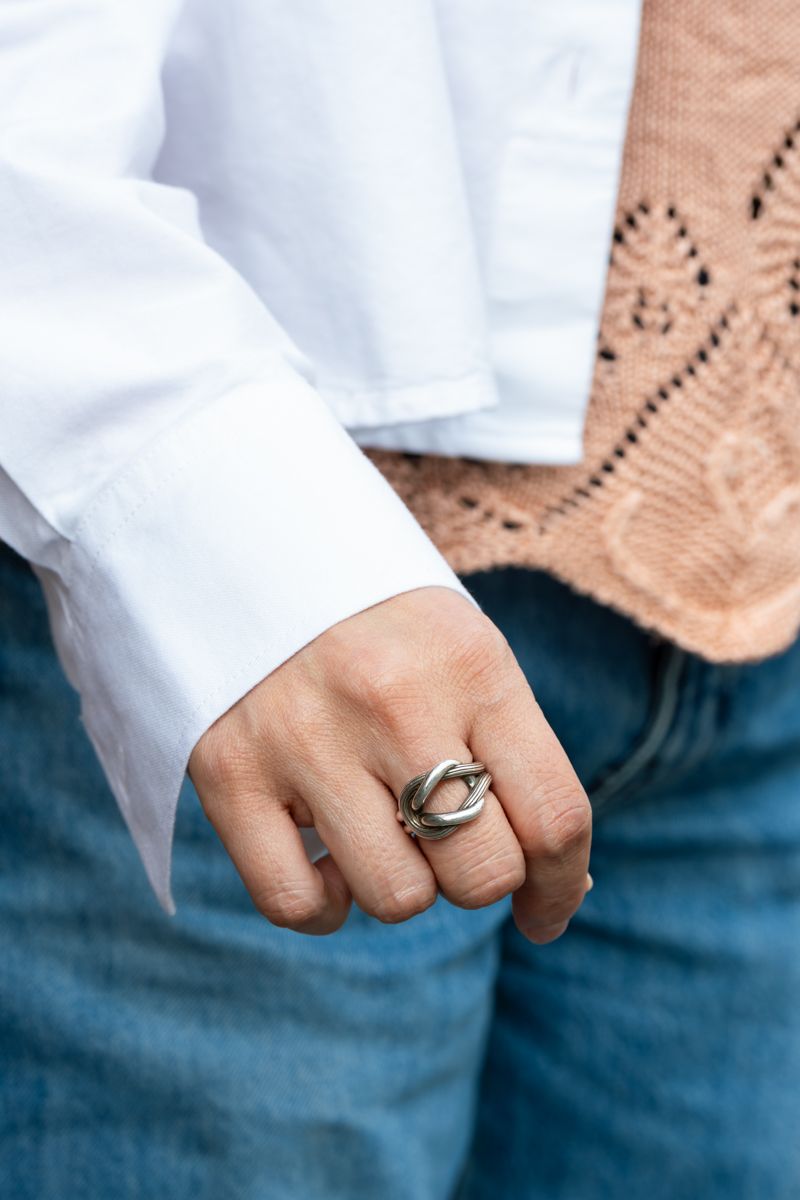 ユニクロアンドジェイダブリューアンダーソンのシャツコーディネート | 260428-1023-53 古賀文美 7枚目の写真