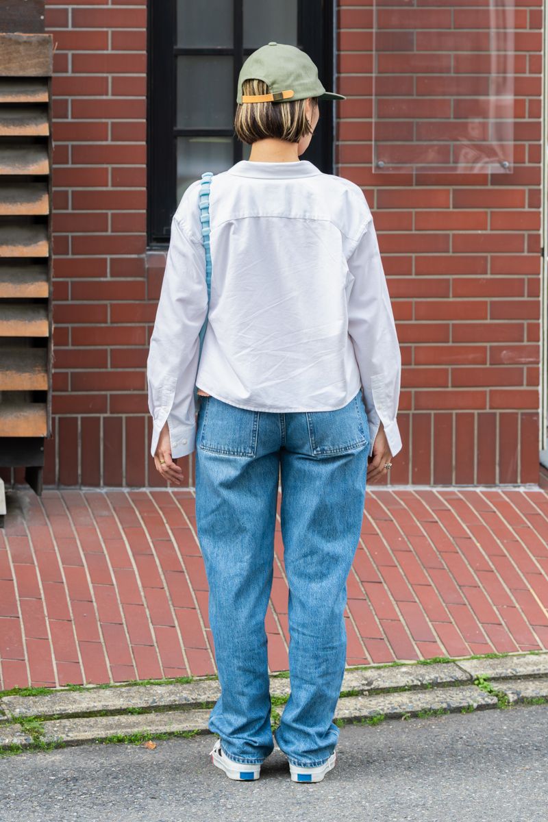 ユニクロアンドジェイダブリューアンダーソンのシャツコーディネート | 260428-1023-53 古賀文美 4枚目の写真