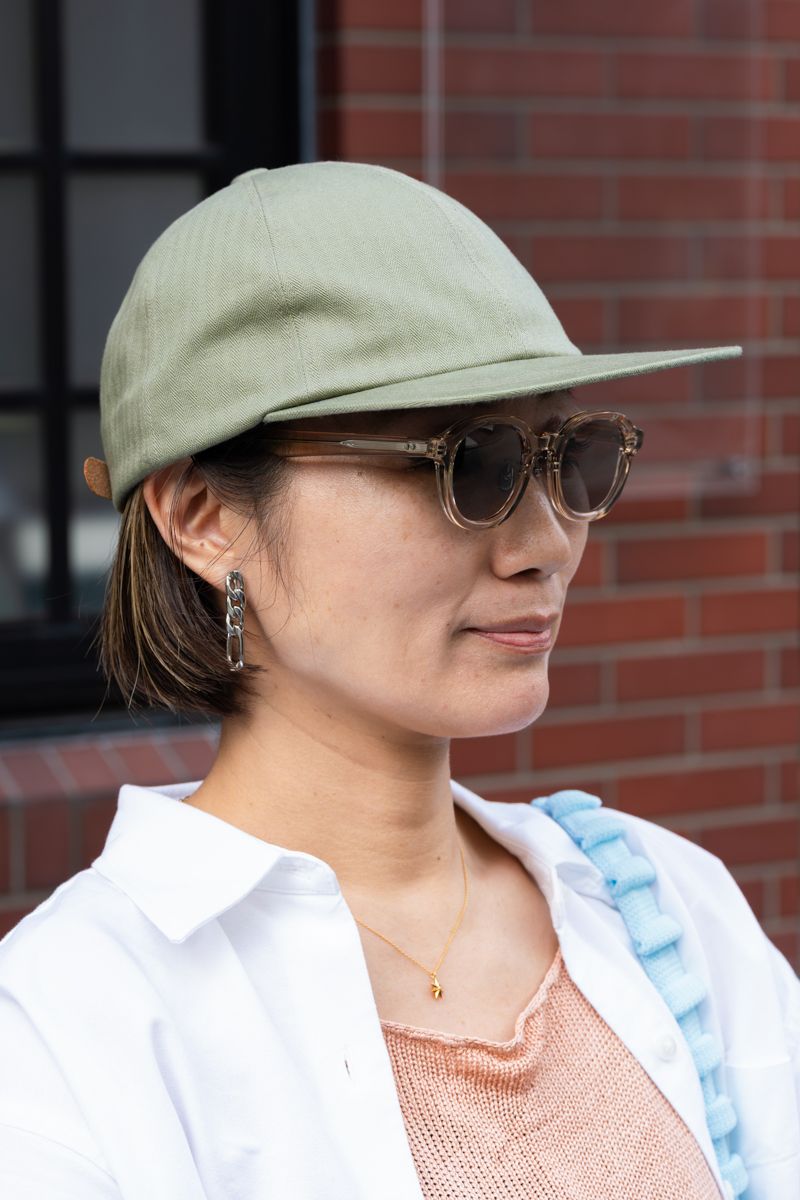 ユニクロアンドジェイダブリューアンダーソンのシャツコーディネート | 260428-1023-53 古賀文美 5枚目の写真