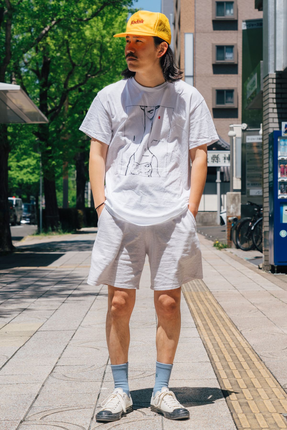 帽子 不明  Tシャツ サダムヨシザワ  パンツ リラックスフィット  シューズ コンバース×エムエイチエル