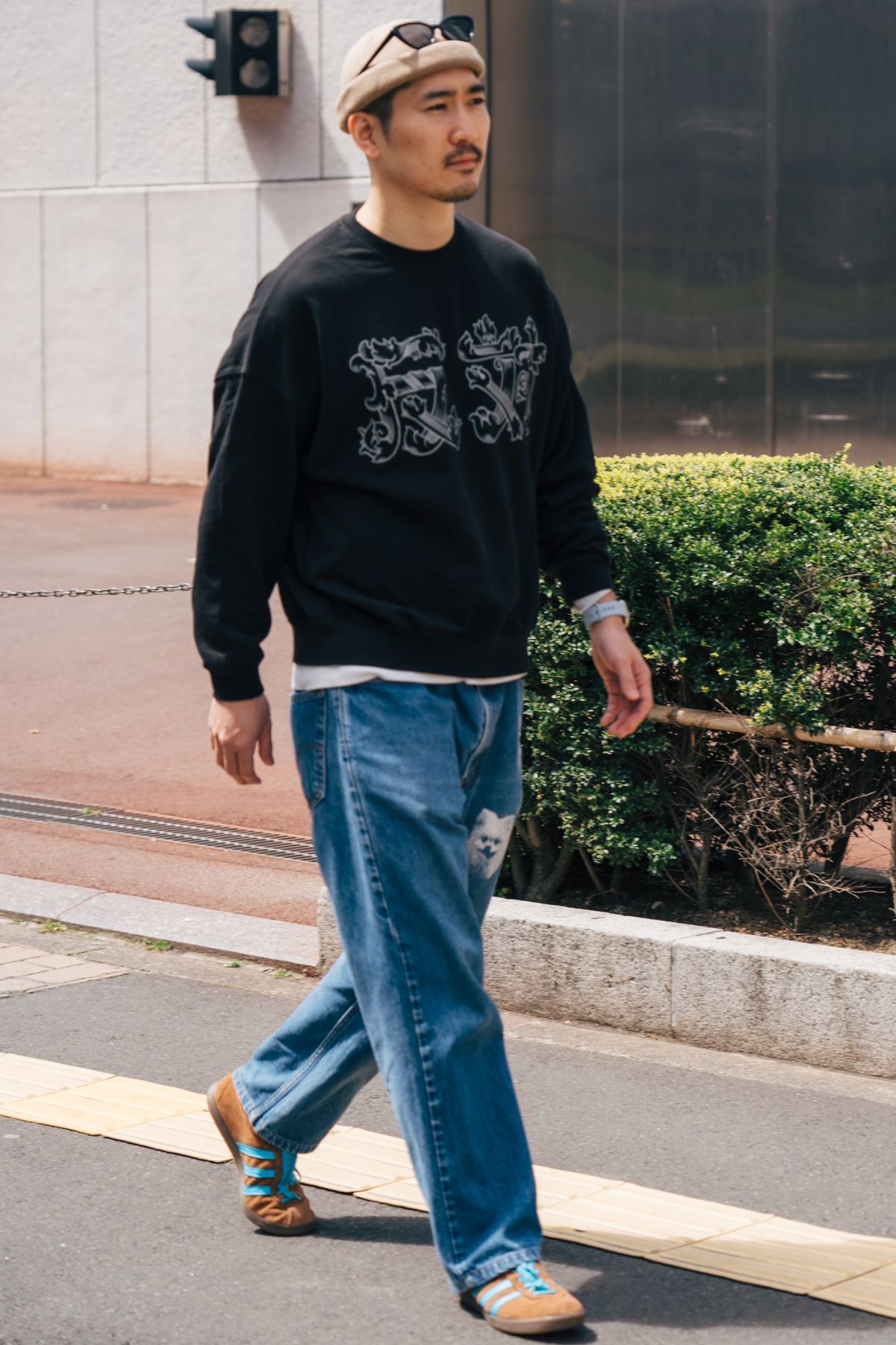 帽子 不明  眼鏡 不明  ジャケット 古着  スウェット ハンドメイド  デニム リーバイス  シューズ アディダス