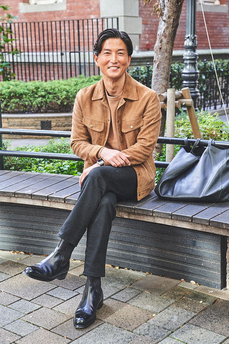 スエードジャケットで、ONスタイルにもサーファーらしさを 掛井智也