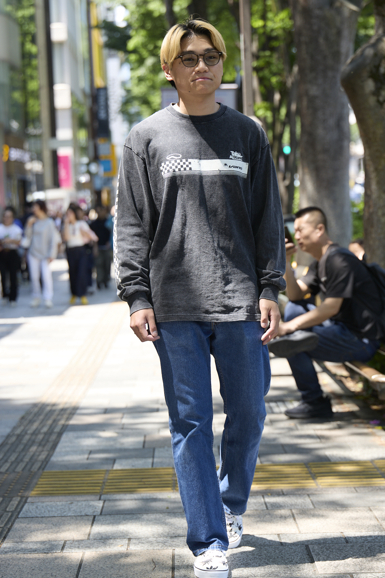 初夏のスニーカーはローテクの「色＆柄」で遊ぶのが正解！街の大人たち