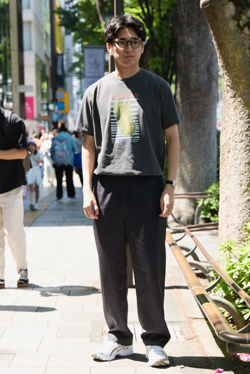 夏に映える“白スニーカー”、街では「アシックス」が人気！筆頭はゲルカヤノ、コーデ好例5選 - 6枚目の画像