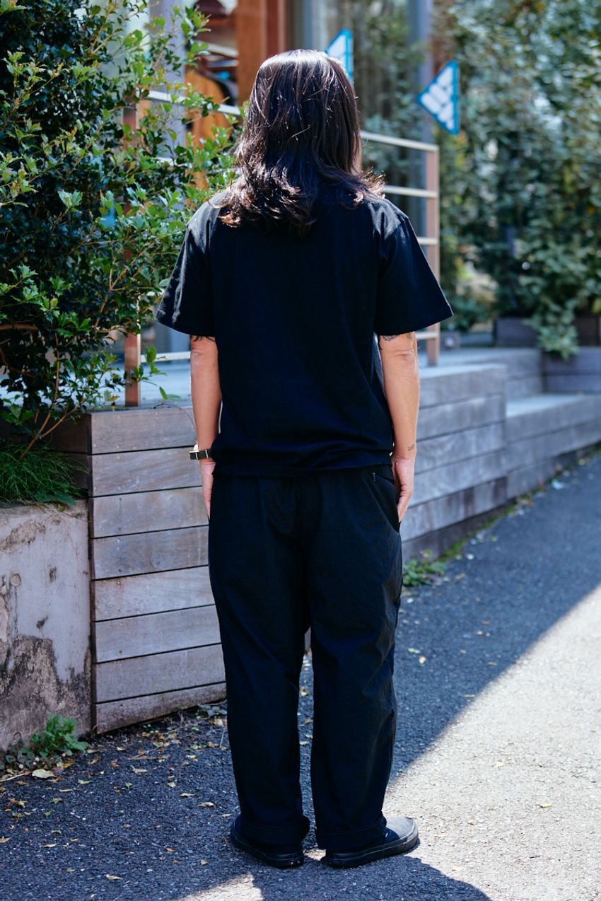 夏に使えるTシャツは“白”だけにあらず！「ブラックのTシャツコーデ」好例5選 - 6枚目の画像
