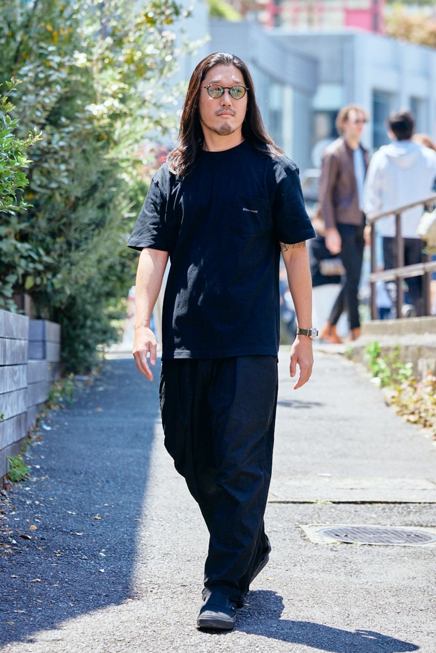 夏に使えるTシャツは“白”だけにあらず！「ブラックのTシャツコーデ」好例5選 - 7枚目の画像